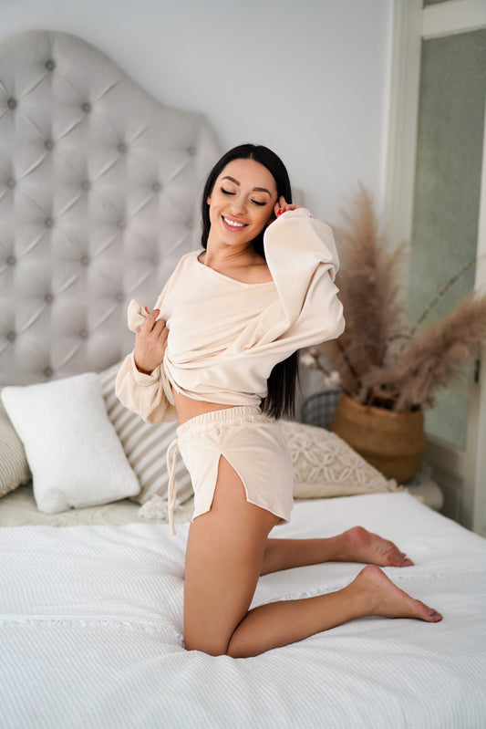 Pijama scurtă cu bluză lungă din catifea supersoft Astrid